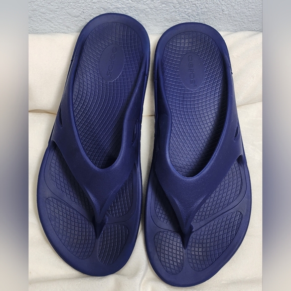 Oofos Unisex Flip Flops Men's Size 11 Wome's Size 13 - Picture 1 of 6